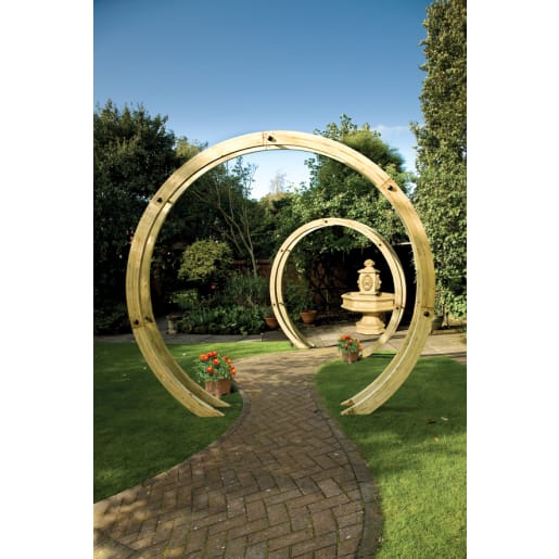 Grange Freestanding Flower Circle