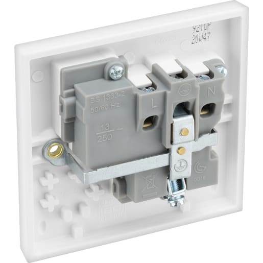 BG Nexus 900 13A Single Switched Socket Square Edge White Moulded