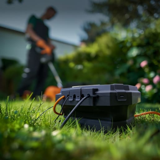 Masterplug Outdoor Electrical Enclosure & 4 Socket Extension 8m Lead