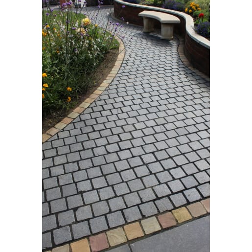 Natural Paving Weathered Cobbles Mixed Pack Ebony 15m²